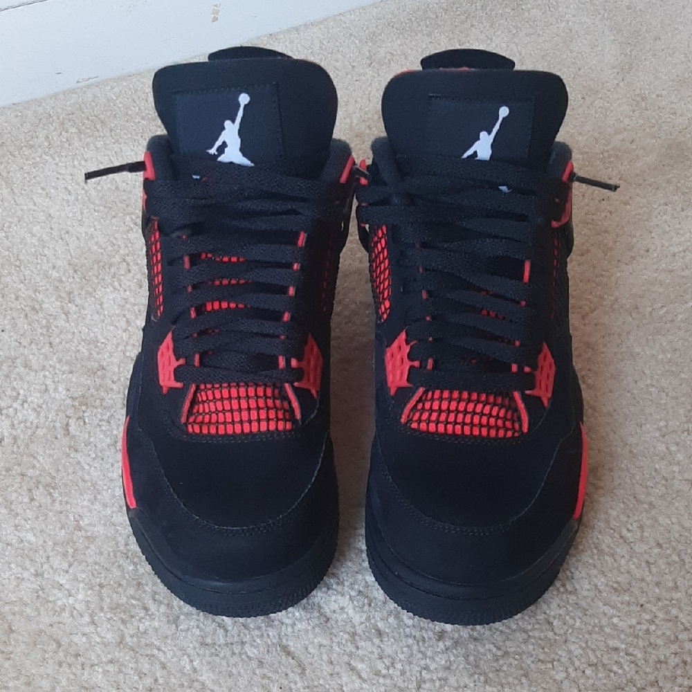 Air Jordan 4 Red Thunder Size 10 Mens Black and Red Sneakers